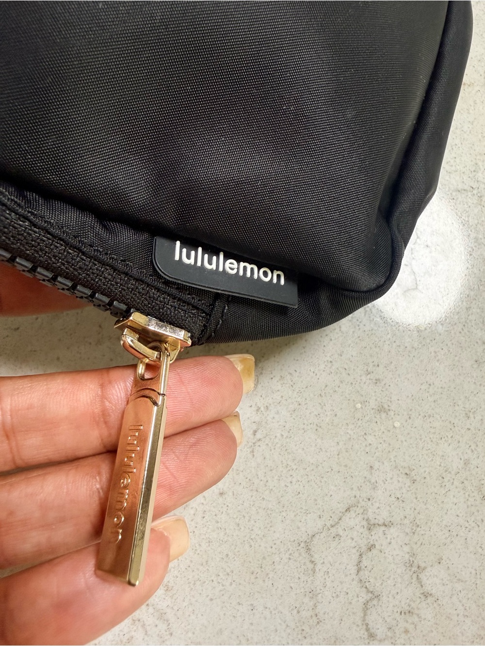 lululemon Everywhere Belt Bag 1L Black Gold Metal Hardware - Picture 4 of 9